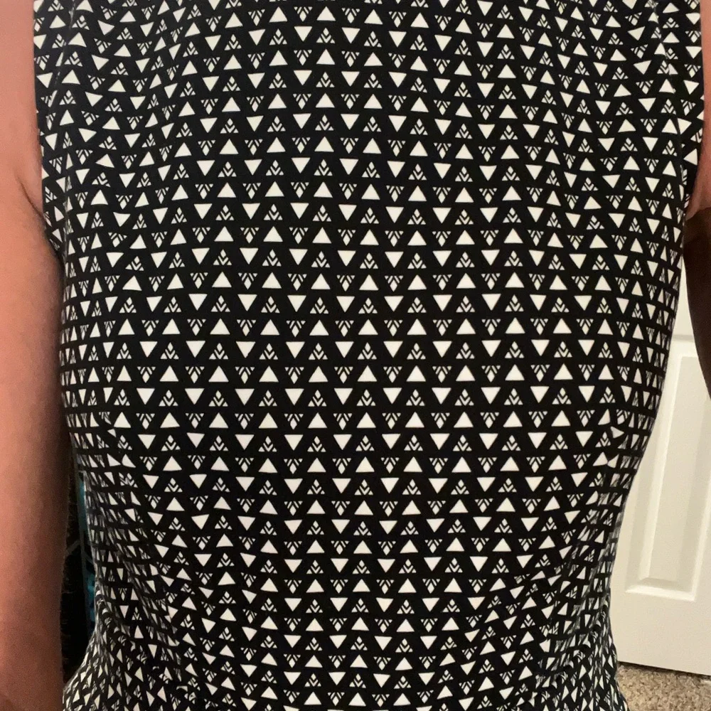 Elegant Black and White Patterned Dress - Picture 3 of 5